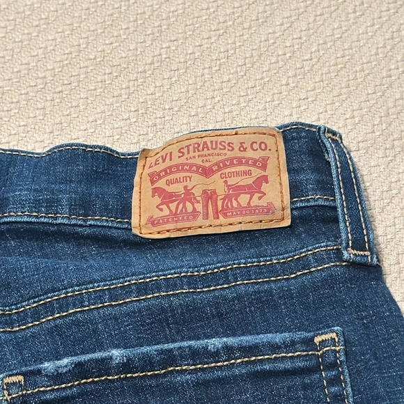 Levi’s Jean Shorts - Picture 10 of 11